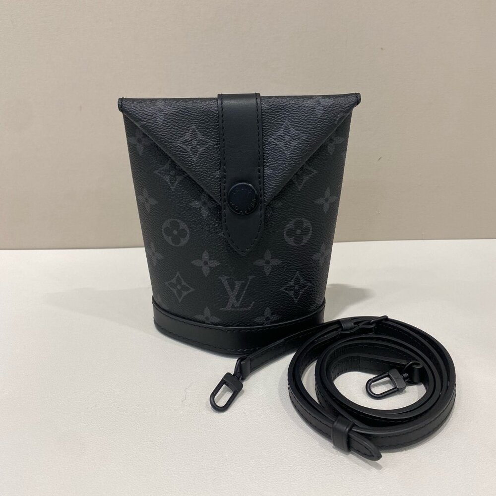 LV Monogram Black Canvas Crossbody Bag – 12.5×17×8cm